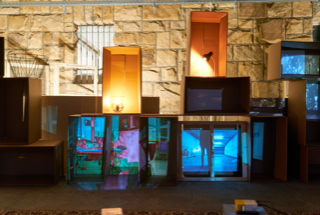 Einblick in die audiovisuelle Installation "Ort ohne Heimweh"