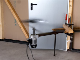 Moment aus der kinetischen Installation "[Tür] zuschlagen" aus dem Jahr 2011