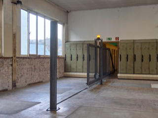 Abbildund der kinetischen Rauminstallation "Tor 2" aus dem Jahr 2007 