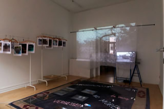 Einblick in die Ausstellung "ver•kehrt"