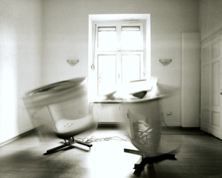 Abbildung der kinetischen Skulptur "zwei Spülen" aus dem Jahr 1997