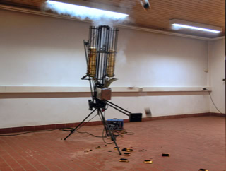 Abbildung der kinetischen Skulptur "schießender Toaster" aus dem Jahr 1998