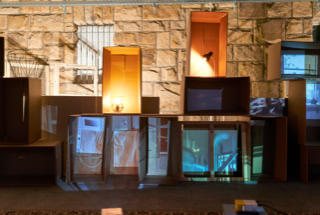 Einblick in die audiovisuelle Installation "Ort ohne Heimweh"