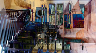 Abstrakte Darstellung mit überlappenden Elementen wie Treppen, Fenstern und Geländern in verschiedenen Farben und Formen.