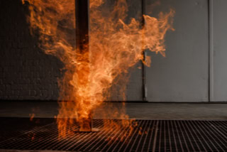 Fotografie: Foto 1591 aus der Fotoserie „Staubexplosionen – begrenzt konrollierbare Räume“