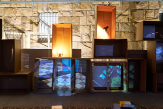 Einblick in die audiovisuelle Installation "Ort ohne Heimweh"