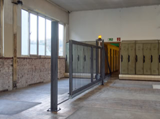 Abbildund der kinetischen Rauminstallation "Tor 2" aus dem Jahr 2007 